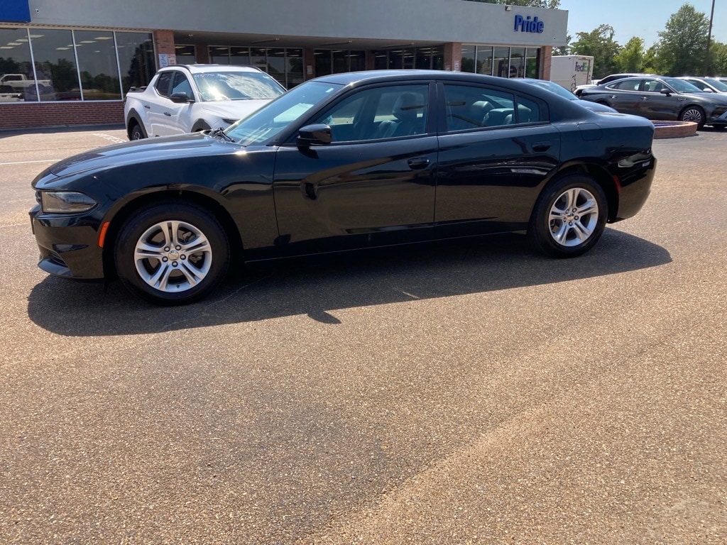 Used 2022 Dodge Charger SXT with VIN 2C3CDXBG7NH172554 for sale in Batesville, MS