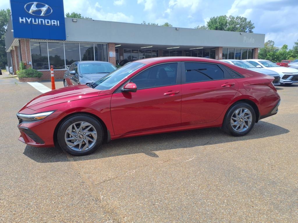 Used 2024 Hyundai Elantra SEL with VIN KMHLM4DG0RU801013 for sale in Batesville, MS