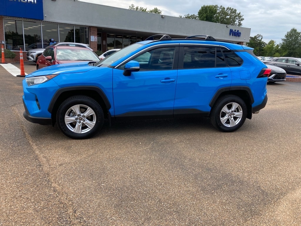 Used 2021 Toyota RAV4 XLE with VIN 2T3W1RFV2MW131883 for sale in Batesville, MS