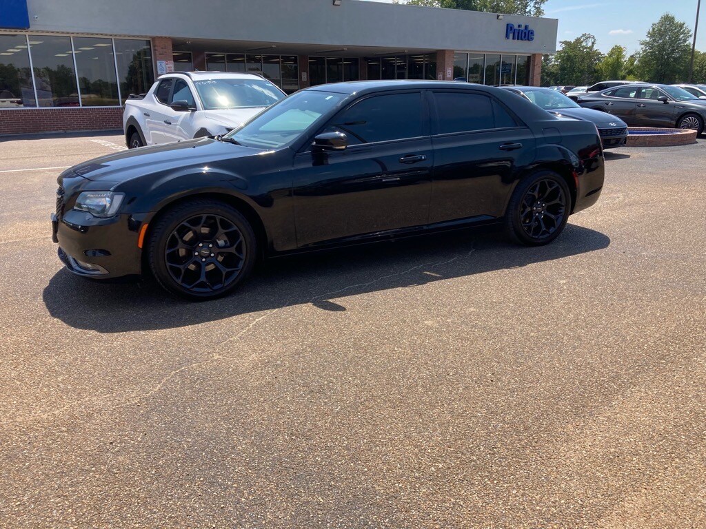 Used 2019 Chrysler 300 S with VIN 2C3CCABG7KH577888 for sale in Batesville, MS