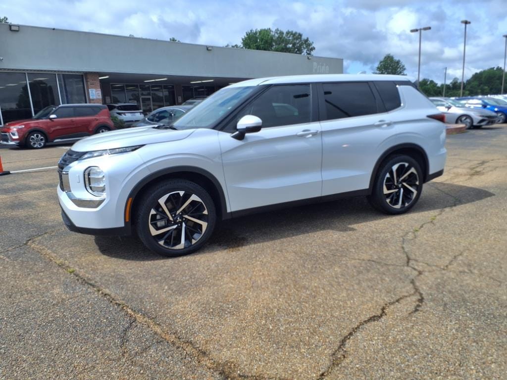 Used 2022 Mitsubishi Outlander ES with VIN JA4J4TA81NZ039207 for sale in Batesville, MS