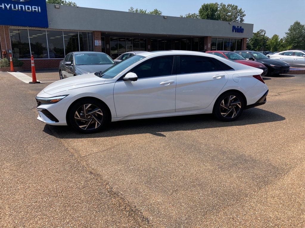 Used 2024 Hyundai Elantra Limited with VIN KMHLP4DG8RU639560 for sale in Batesville, MS