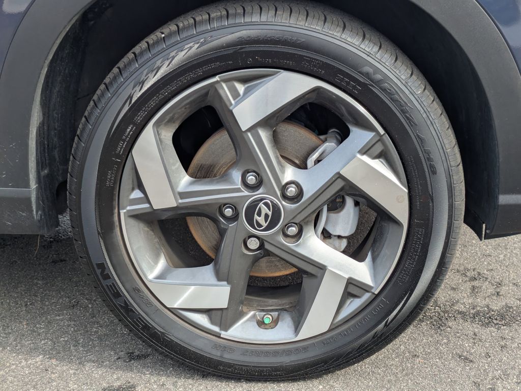 2025 Hyundai Venue Limited - Photo 10