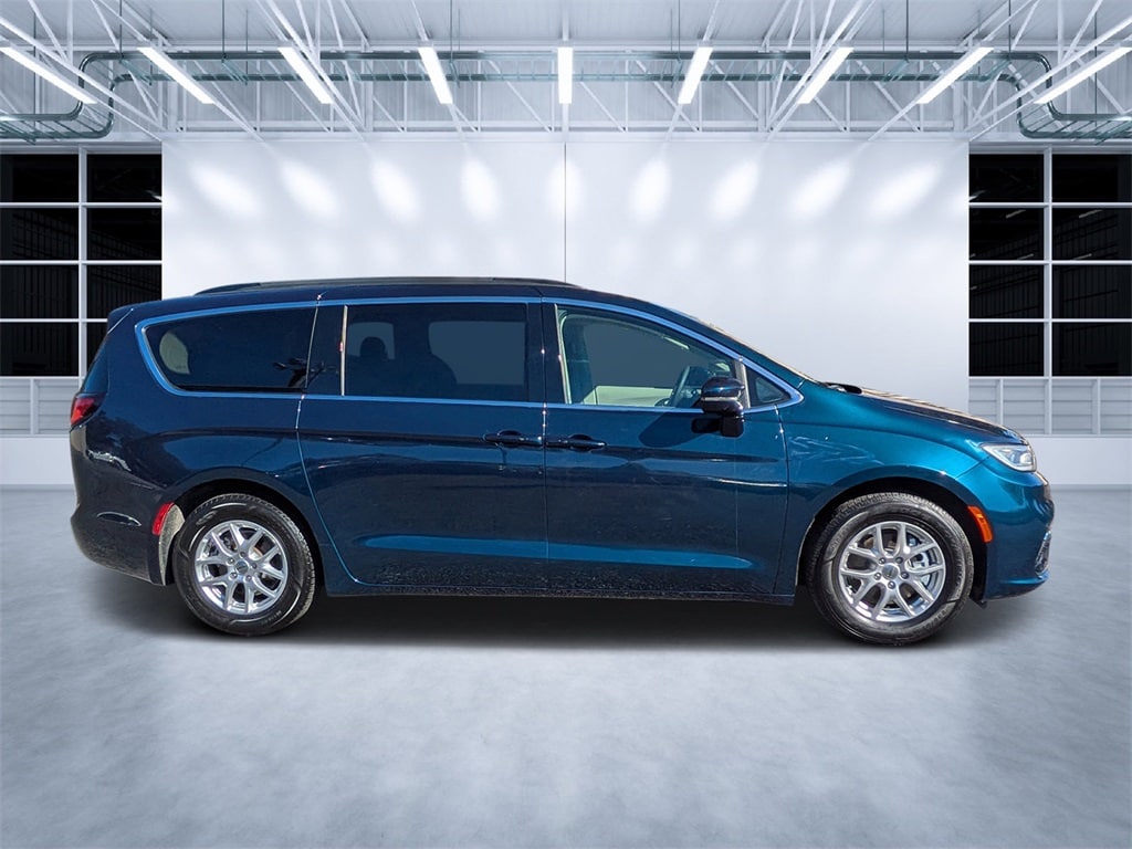 Used 2022 Chrysler Pacifica Touring L Van Passenger Van