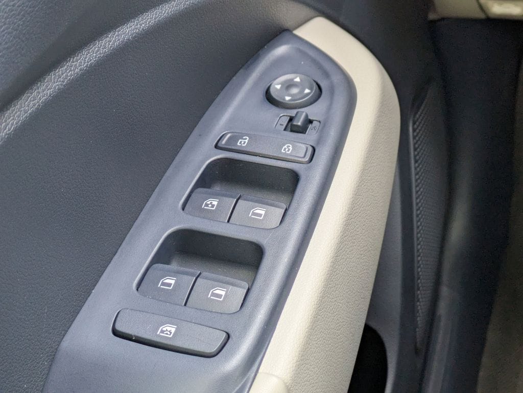 2025 Hyundai Venue Limited - Photo 25