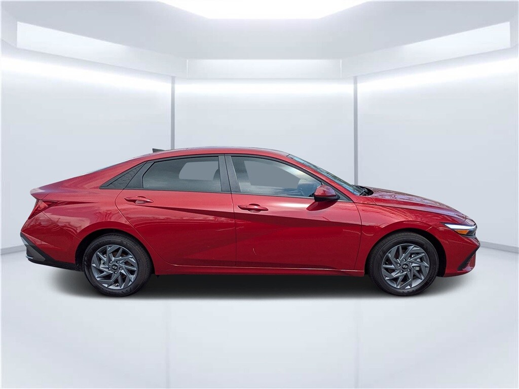 Used 2025 Hyundai Elantra Hybrid Blue Sedan