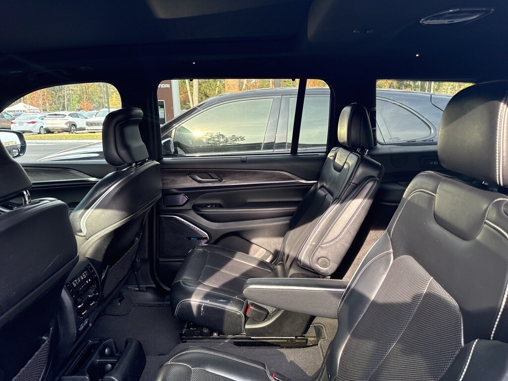 2021 Jeep Grand Cherokee Overland photo 3