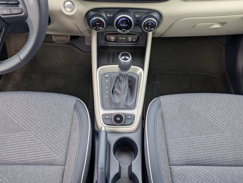 2025 Hyundai Venue Limited - Photo 18