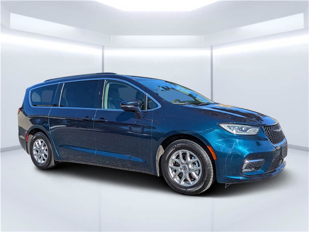 2022 Chrysler Pacifica Touring L's photo