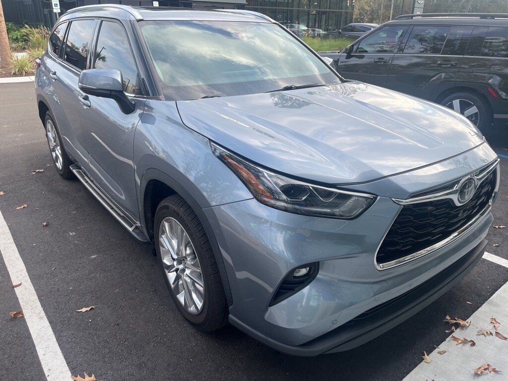2021 Toyota Highlander Limited photo 2