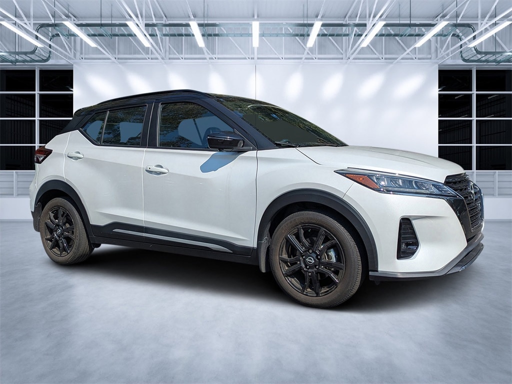 Used 2023 Nissan Kicks SR SUV