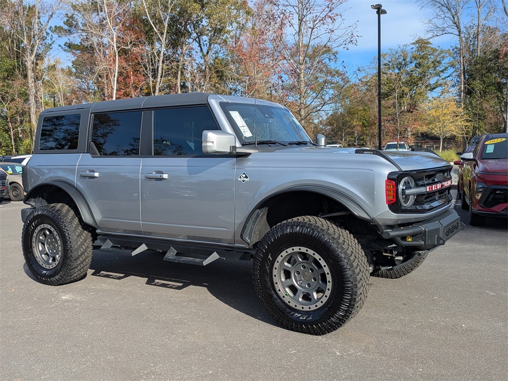 2023 Ford Bronco 4-Door Outer Banks's photo