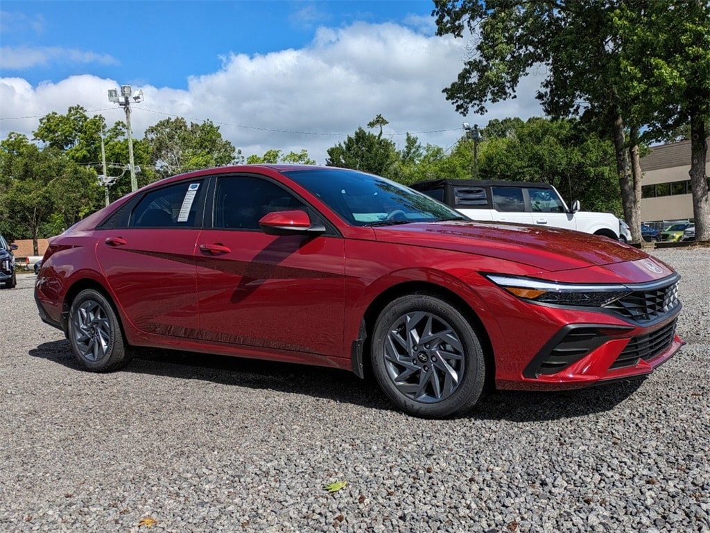 New 2024 Hyundai Elantra SEL Sedan