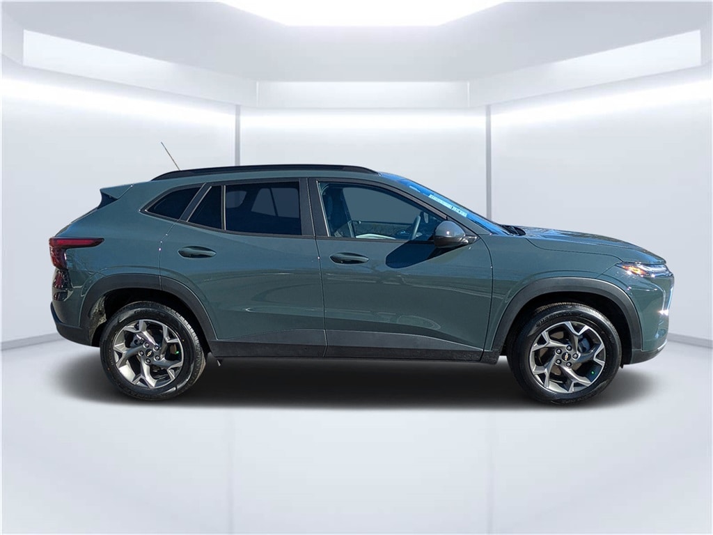Used 2025 Chevrolet Trax LT SUV