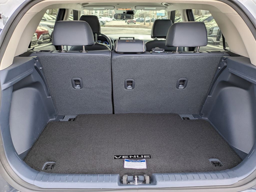 2025 Hyundai Venue Limited - Photo 12