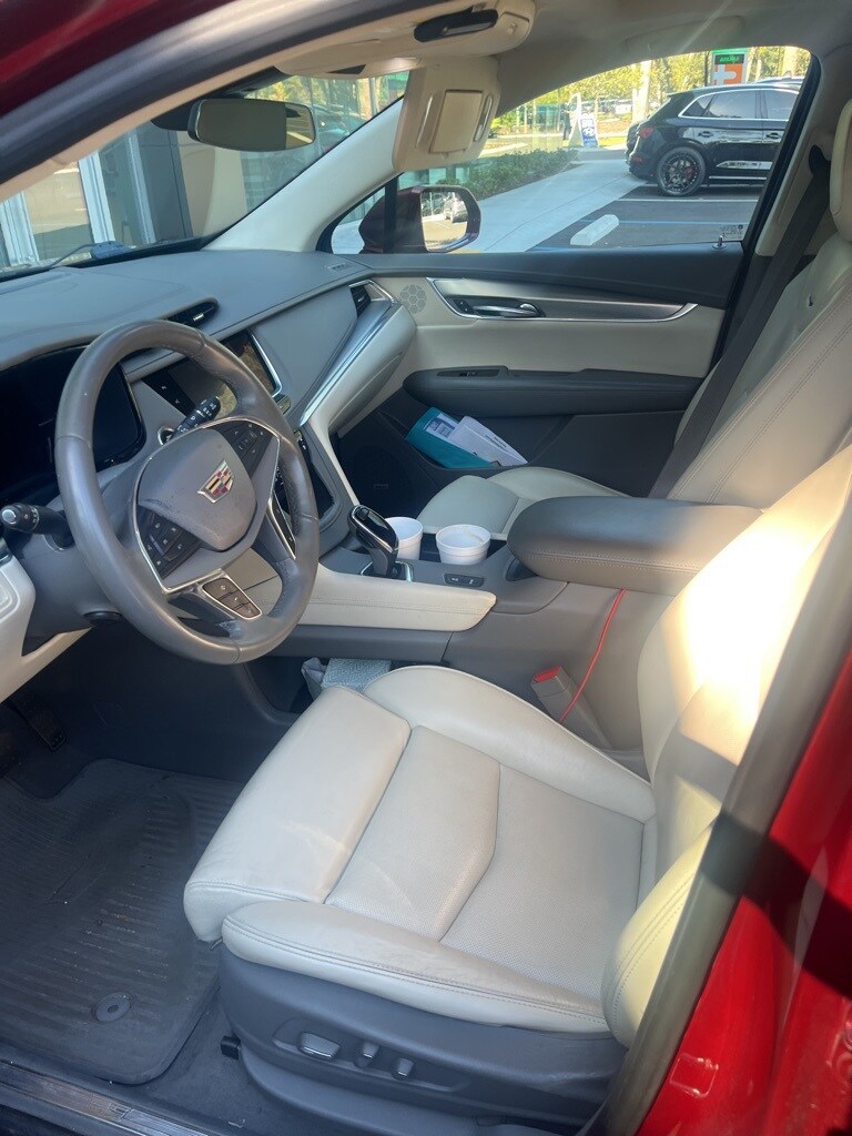 2017 Cadillac XT5 Premium Luxury photo 2