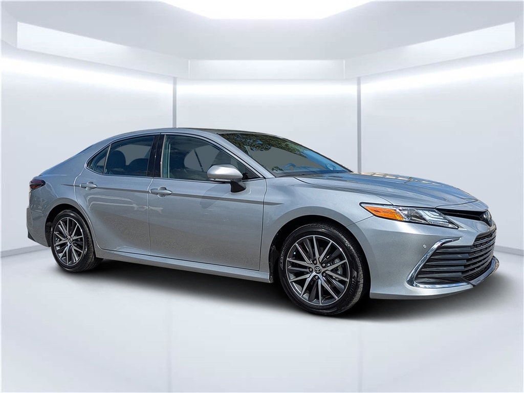 2024 Toyota Camry XLE's photo