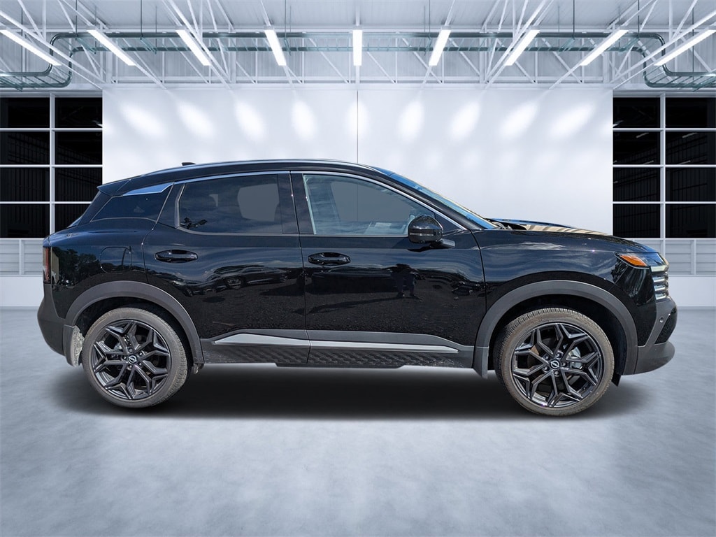 Used 2025 Nissan Kicks SR SUV