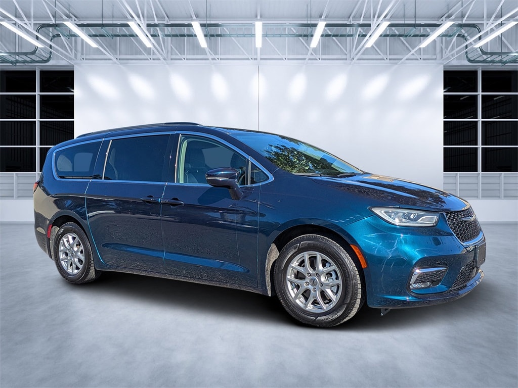 Used 2022 Chrysler Pacifica Touring L Van Passenger Van