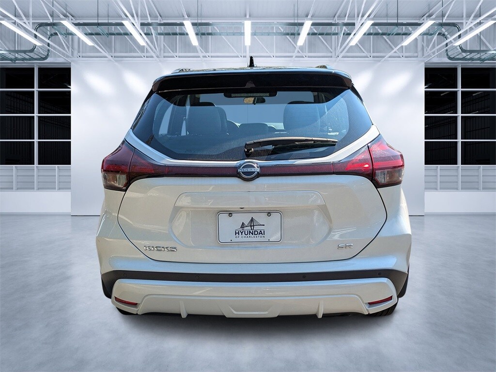 2023 Nissan Kicks SR photo 3