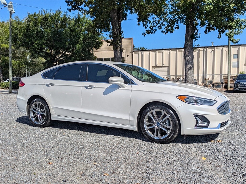 2020 Ford Fusion Hybrid Titanium photo 2
