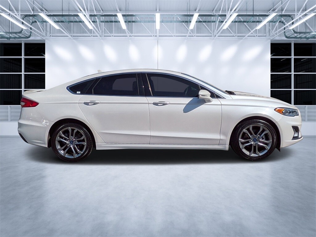 2020 Ford Fusion Hybrid Titanium photo 2