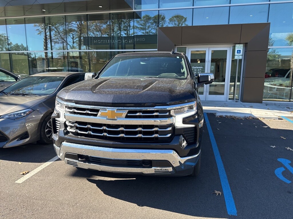 2024 Chevrolet Silverado 1500 LTZ photo 2