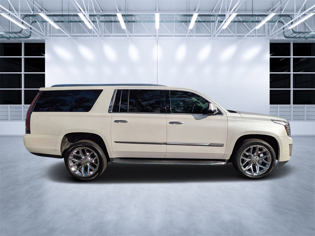 2017 Cadillac Escalade ESV Premium Luxury photo 2