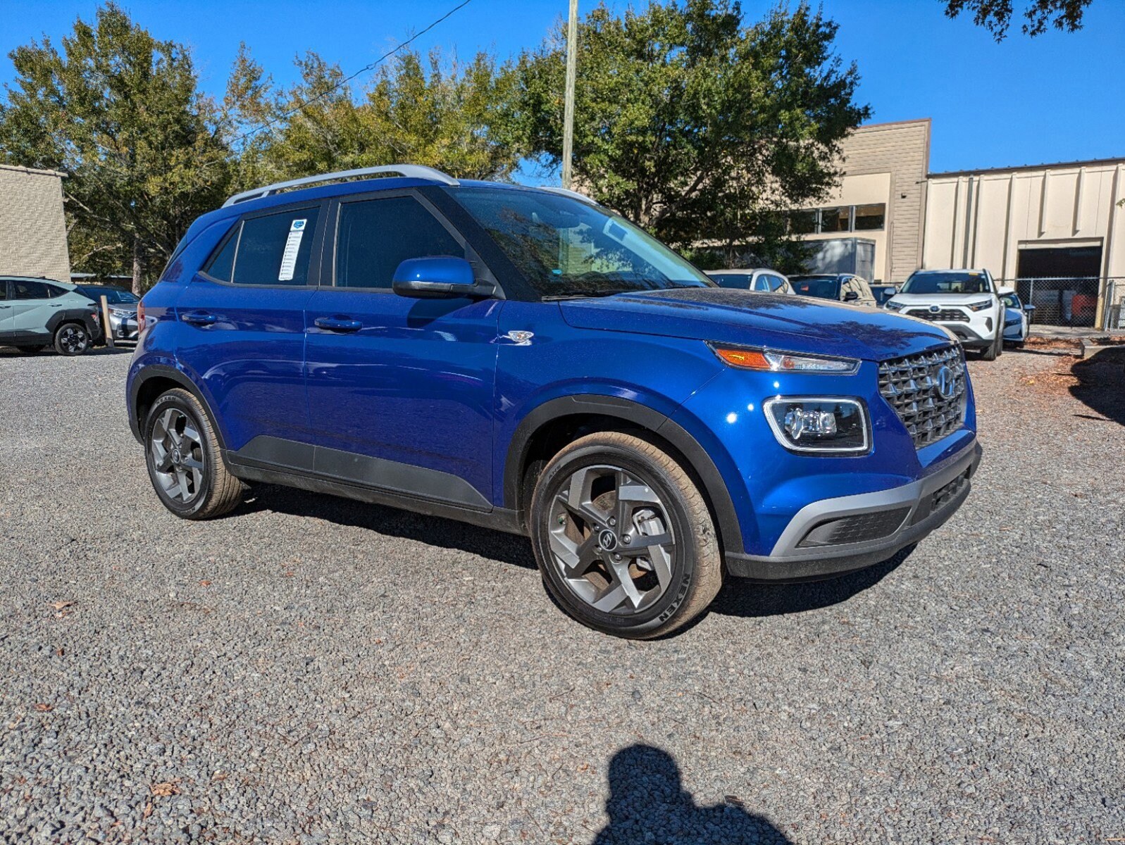 2024 Hyundai Venue Limited photo 2