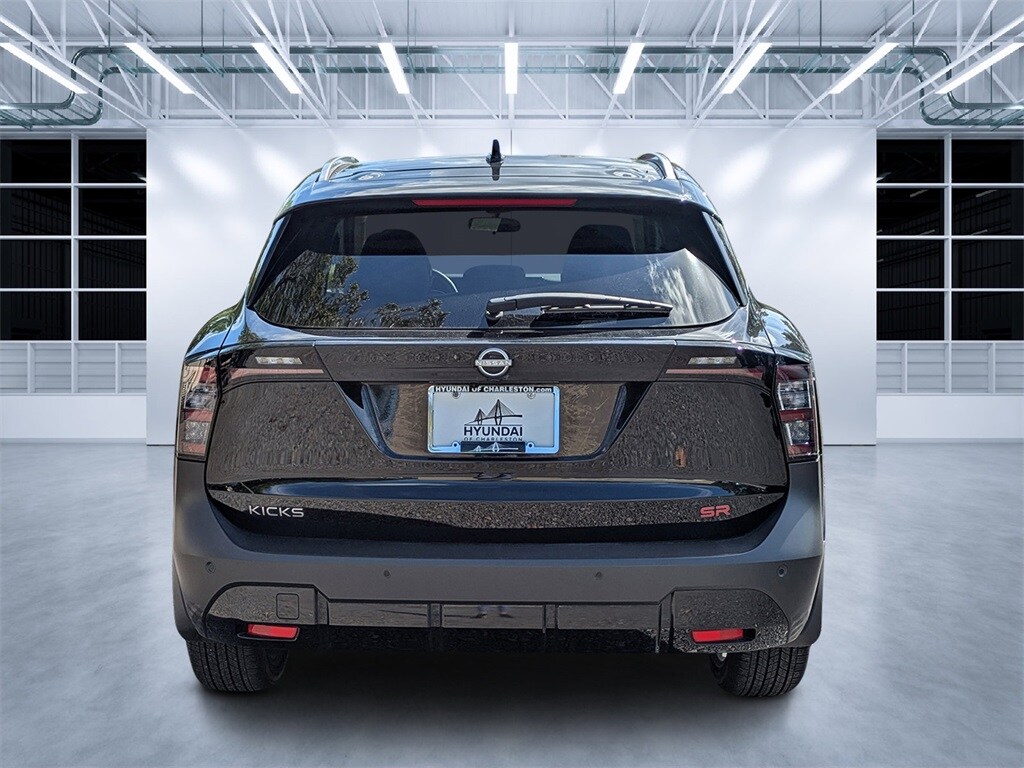 2025 Nissan Kicks SR photo 3