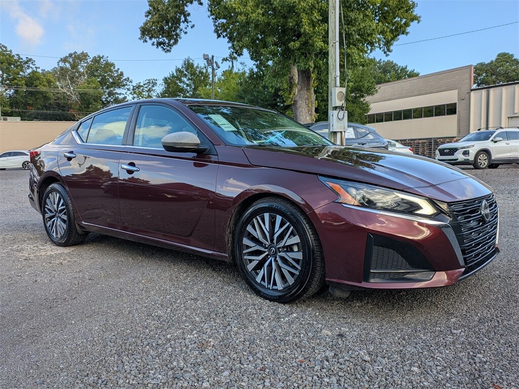2024 Nissan Altima 2.5 SV photo 2