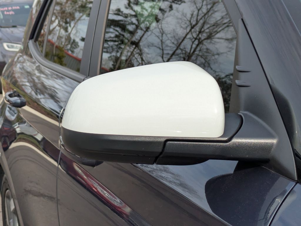 2025 Hyundai Venue Limited - Photo 11