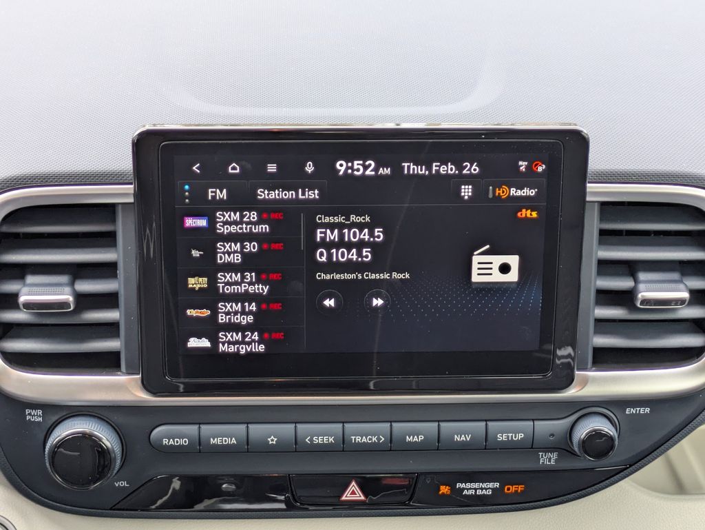 2025 Hyundai Venue Limited - Photo 17