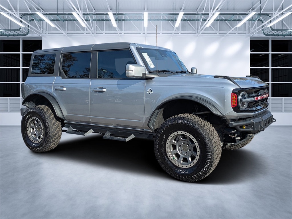 2023 Ford Bronco 4-Door Outer Banks's photo