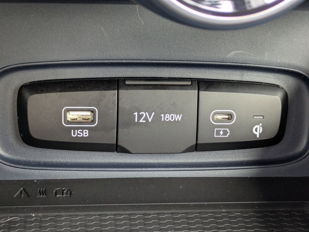 2025 Hyundai Venue Limited - Photo 23