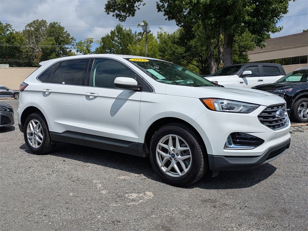 2022 Ford Edge SEL photo 2