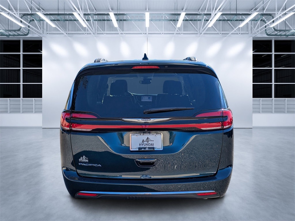 Used 2022 Chrysler Pacifica Touring L Van Passenger Van