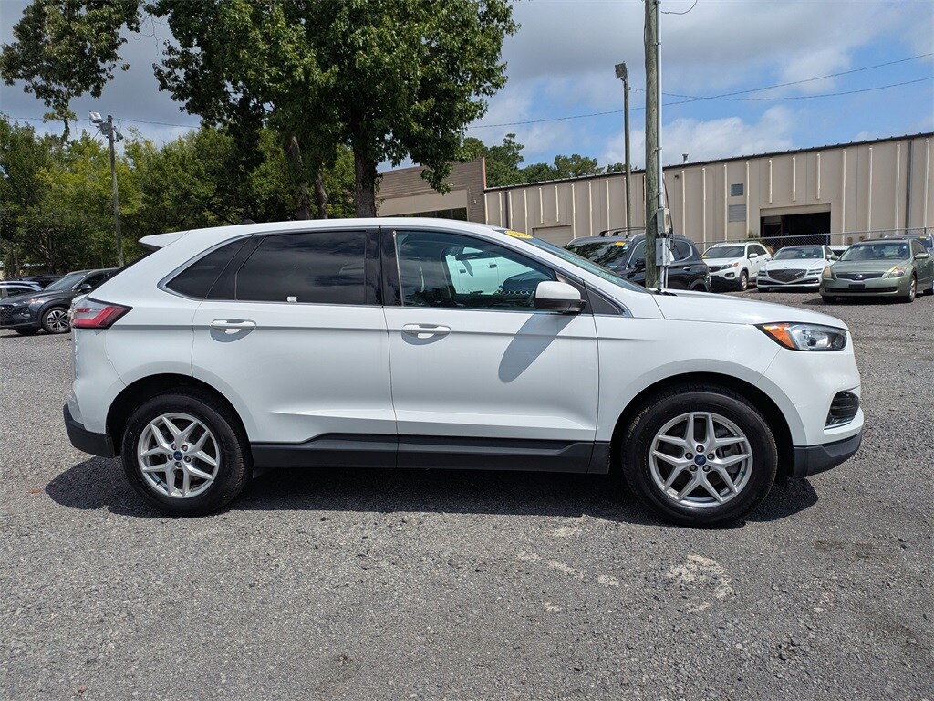2022 Ford Edge SEL photo 3