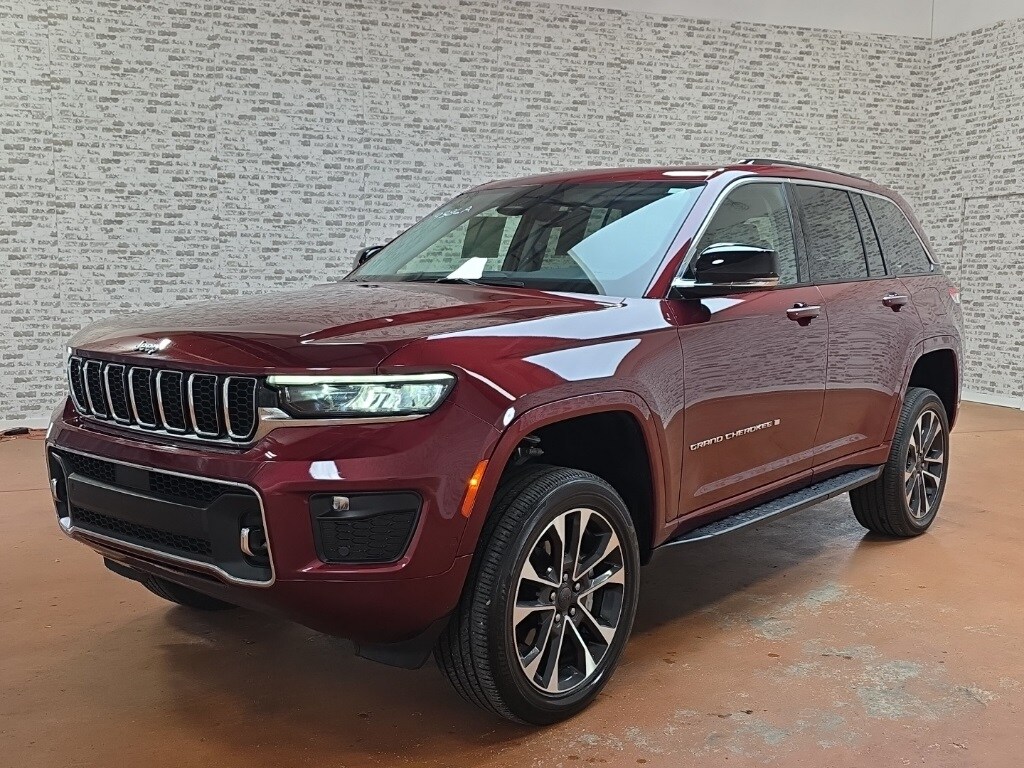 2023 Jeep Grand Cherokee Overland photo 3