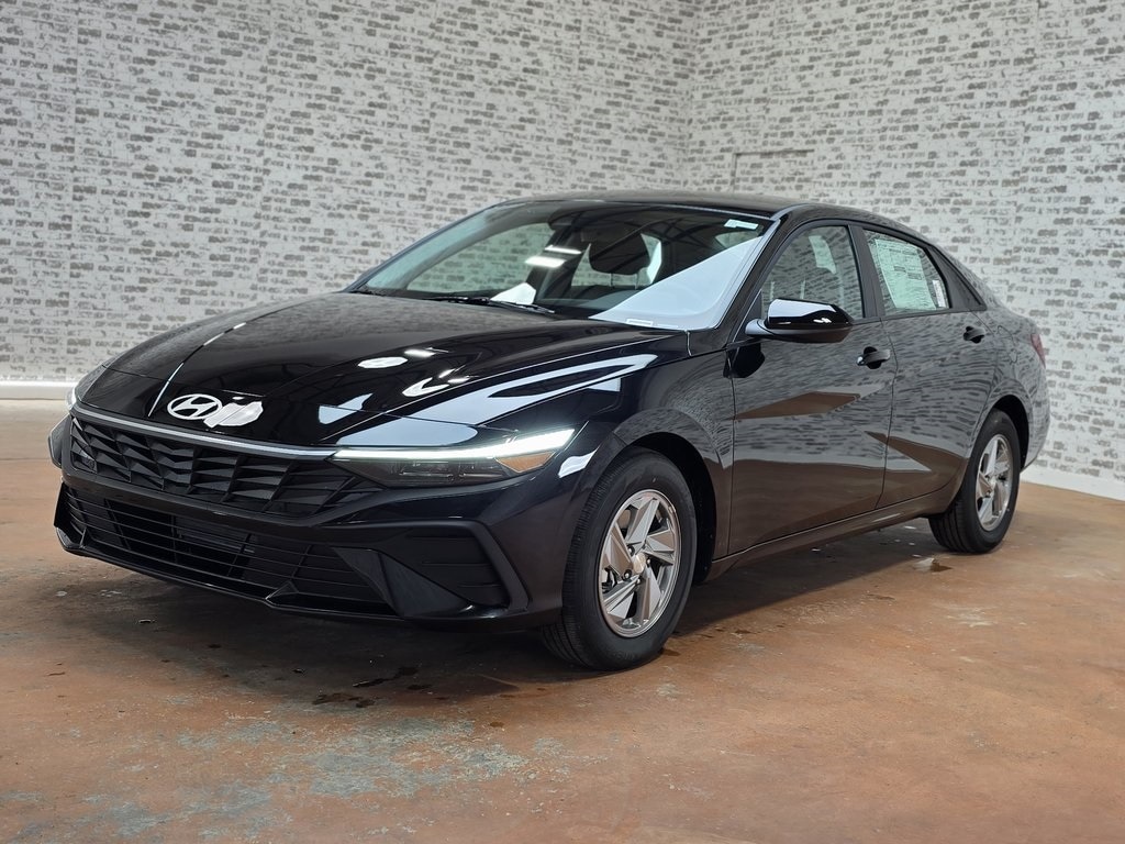 2026 Hyundai Elantra SE photo 3