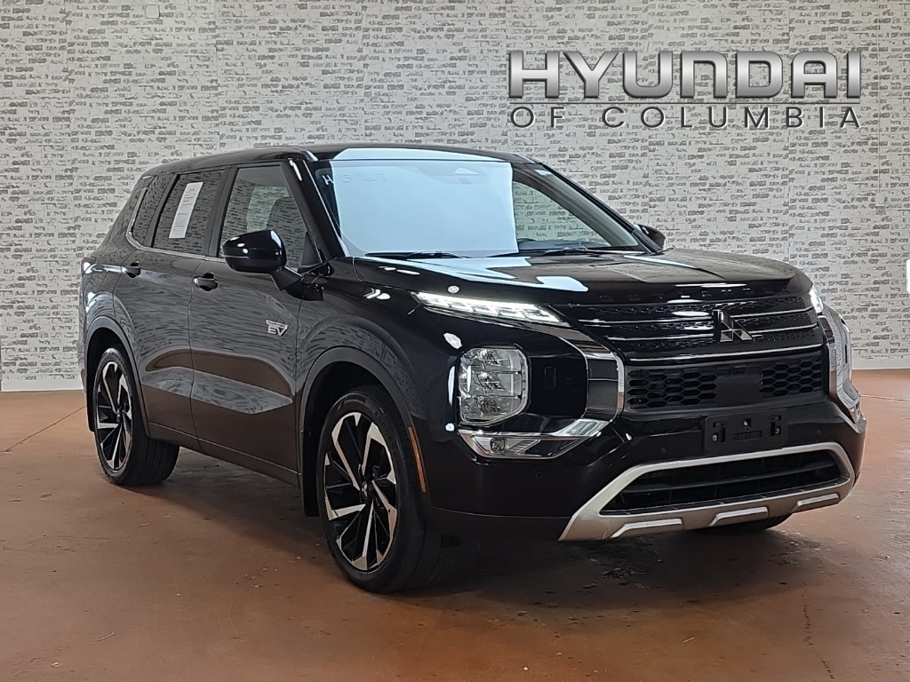 2024 Mitsubishi Outlander Plug-in Hybrid SE's photo