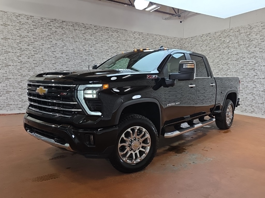 2025 Chevrolet Silverado 2500HD LT photo 3