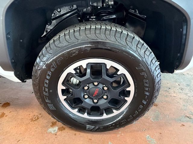 2024 Toyota Tacoma SR5 - Photo 8