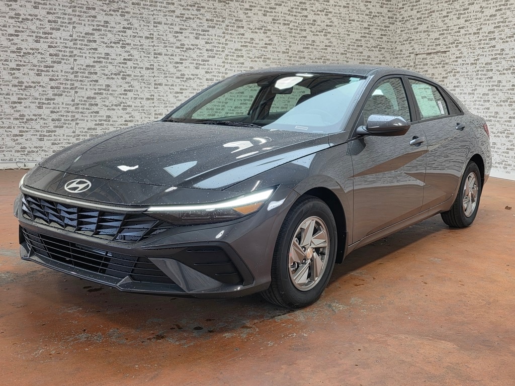 2026 Hyundai Elantra SE photo 2