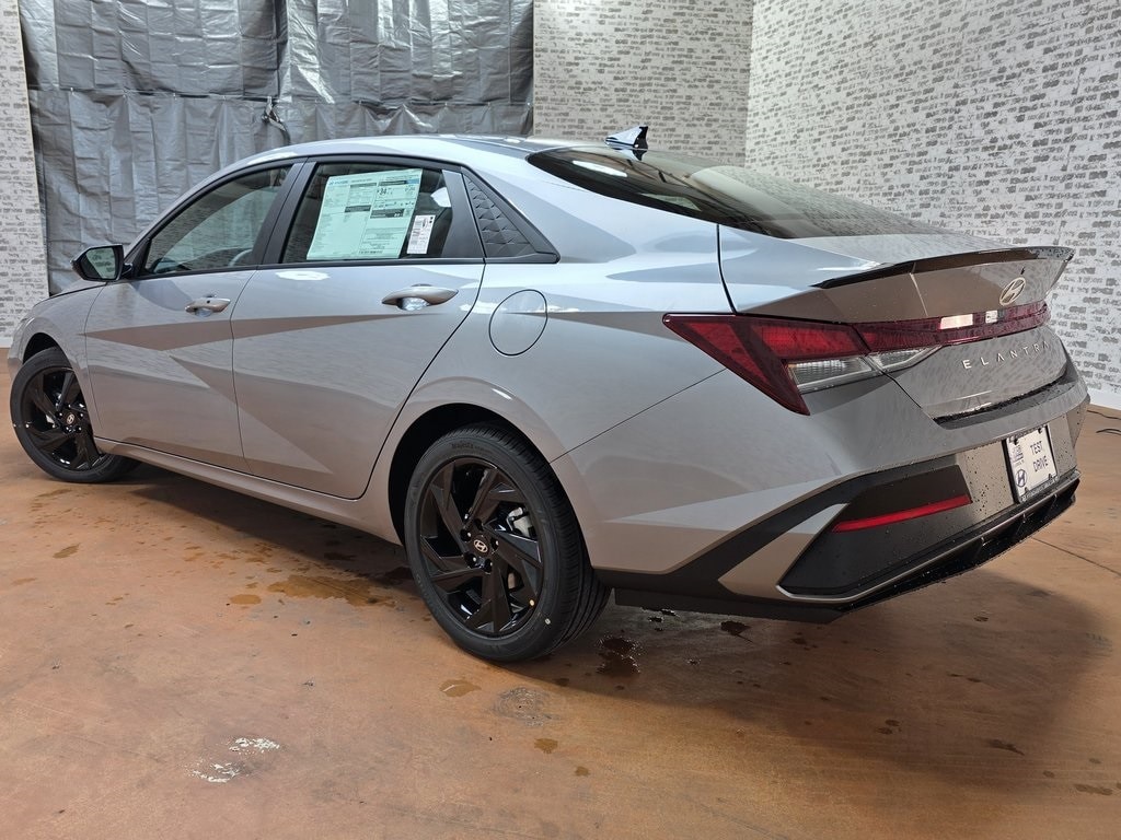 2026 Hyundai Elantra SEL Sport photo 3