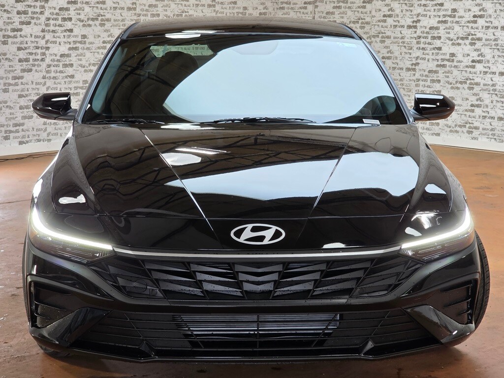 2026 Hyundai Elantra SEL Sport photo 2