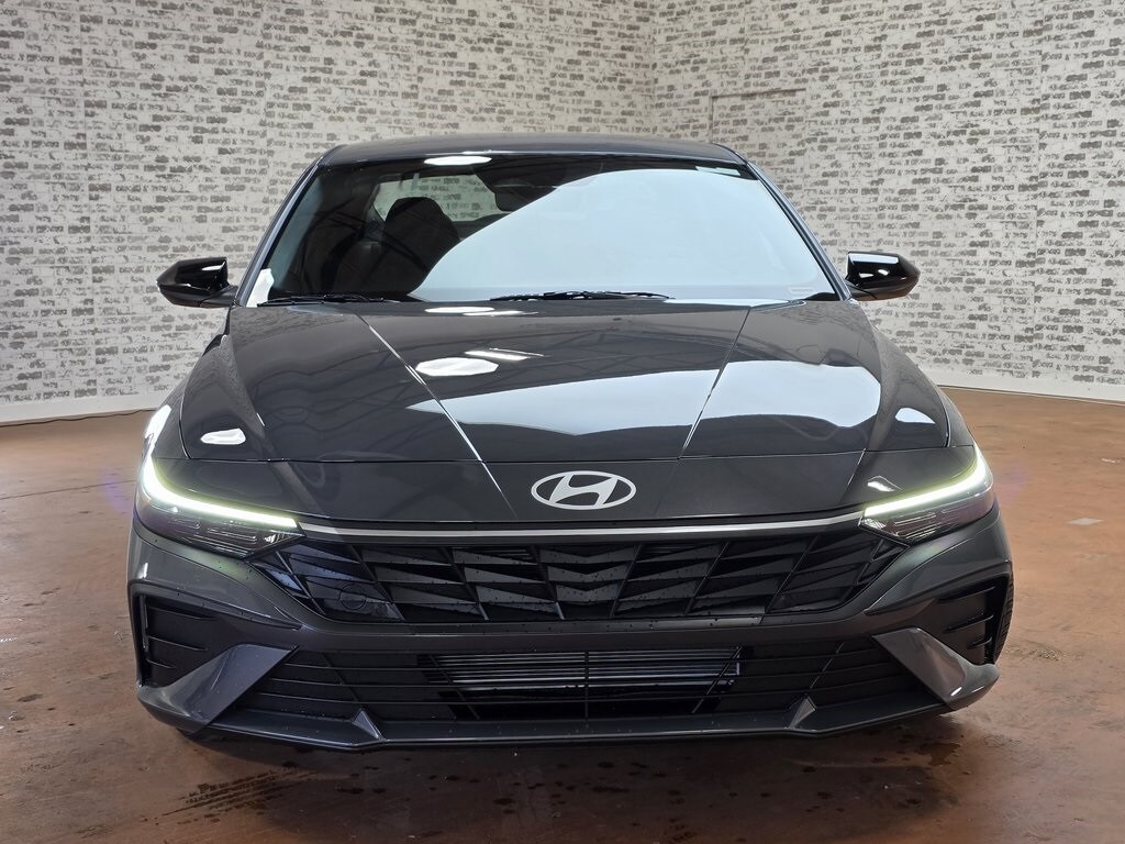 2026 Hyundai Elantra SEL Sport photo 2