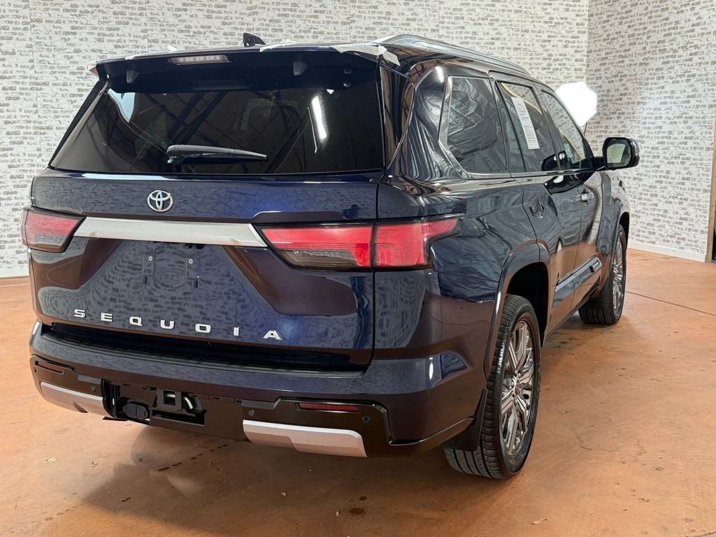 2023 Toyota Sequoia Capstone photo 3