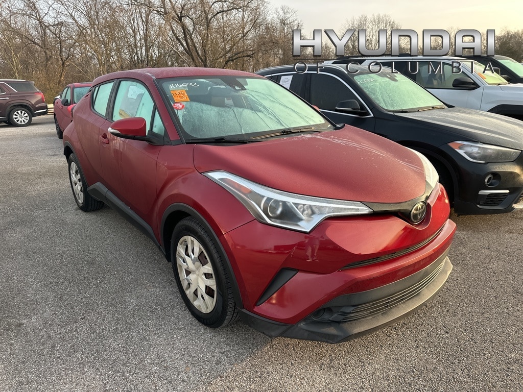 2019 Toyota C-HR LE's photo