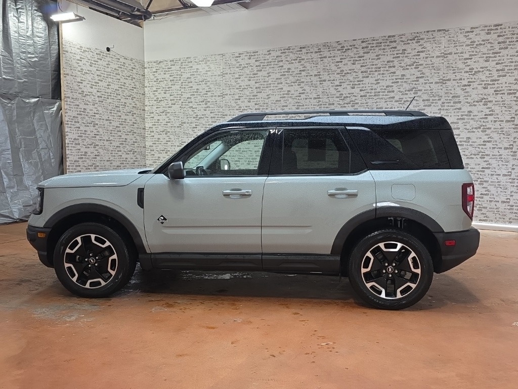 2021 Ford Bronco Sport Outer Banks photo 2